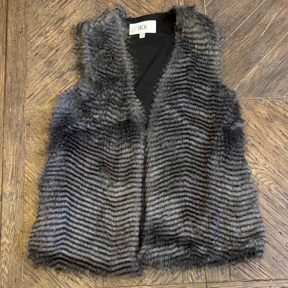 Jack by BB Dakota Faux Fur Vest in Black and Gray - Size XS